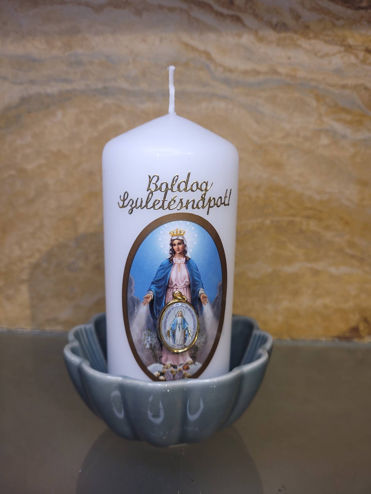 Születésnapi Ajándék Szűzmáriás celofánba diszcsomagoljuk 