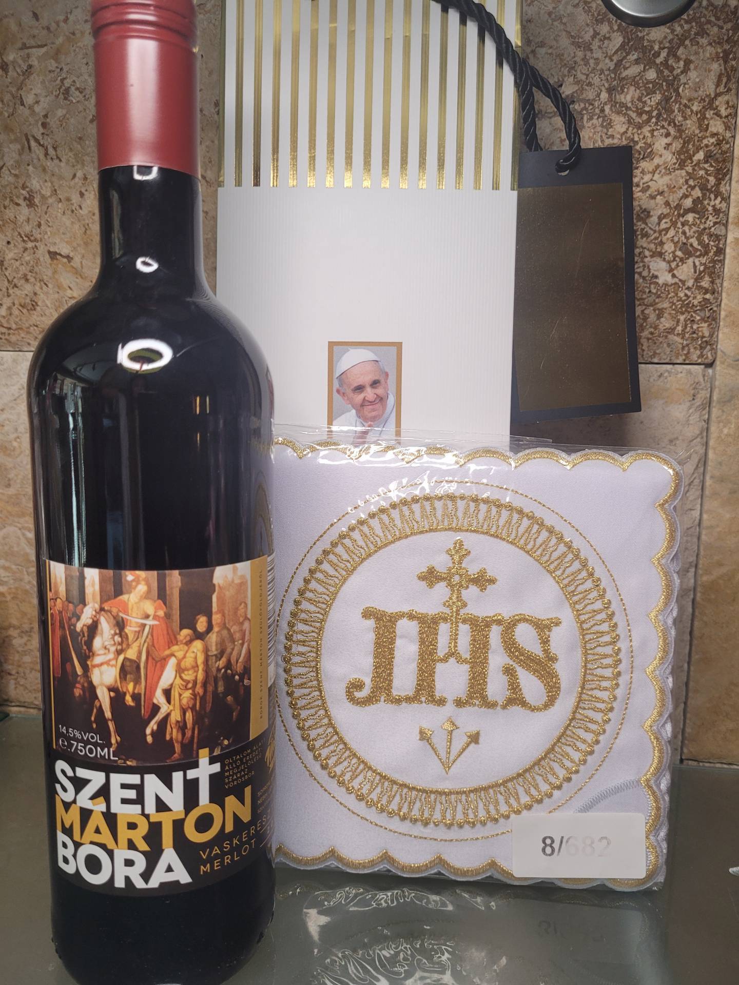 Papszentelésre,Évfordulóra, Ünnepi eseményre Papok részére Ajándékcsomag  