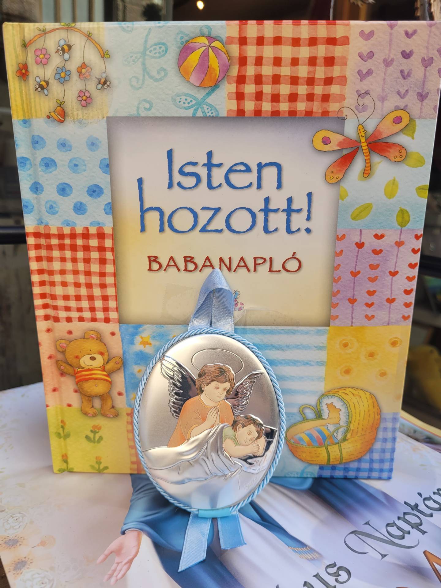 Kisfiúnak Ágya fölé ezüst Őrangyal Plakett + babanapló 