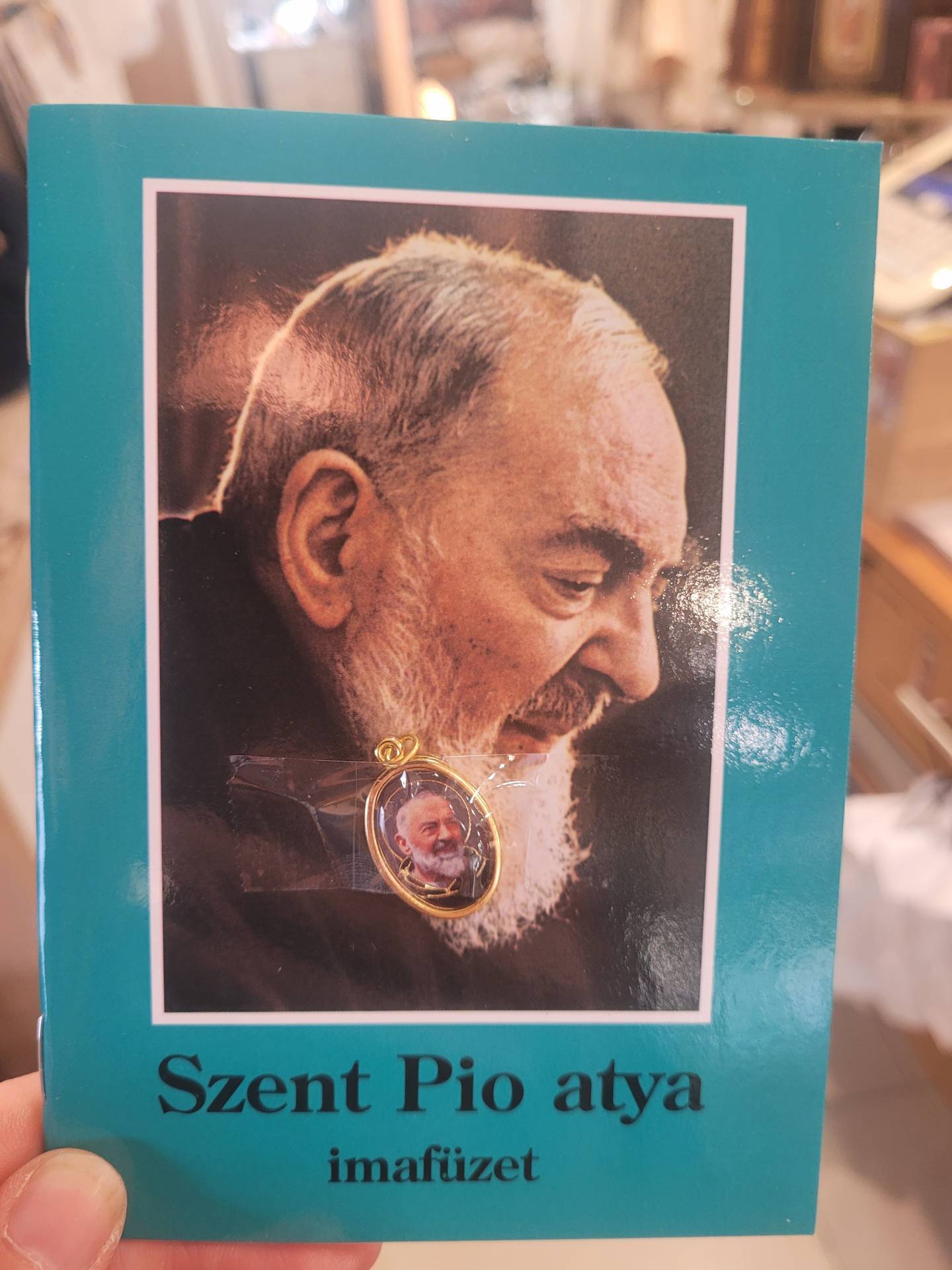 Szent Pió Atya imafüzet+ Érem  