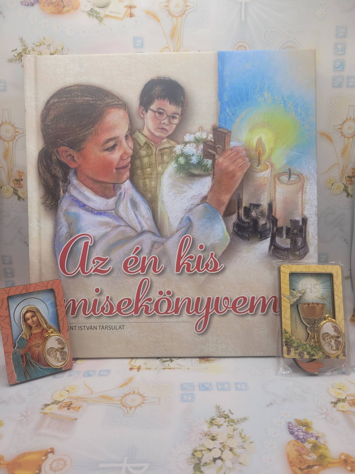 Elsőáldozóknap Misekönyv mindent amit a szentmiséről tudni kell!+ Emlékplakett éremmel ami támasztható+mágnes is! 