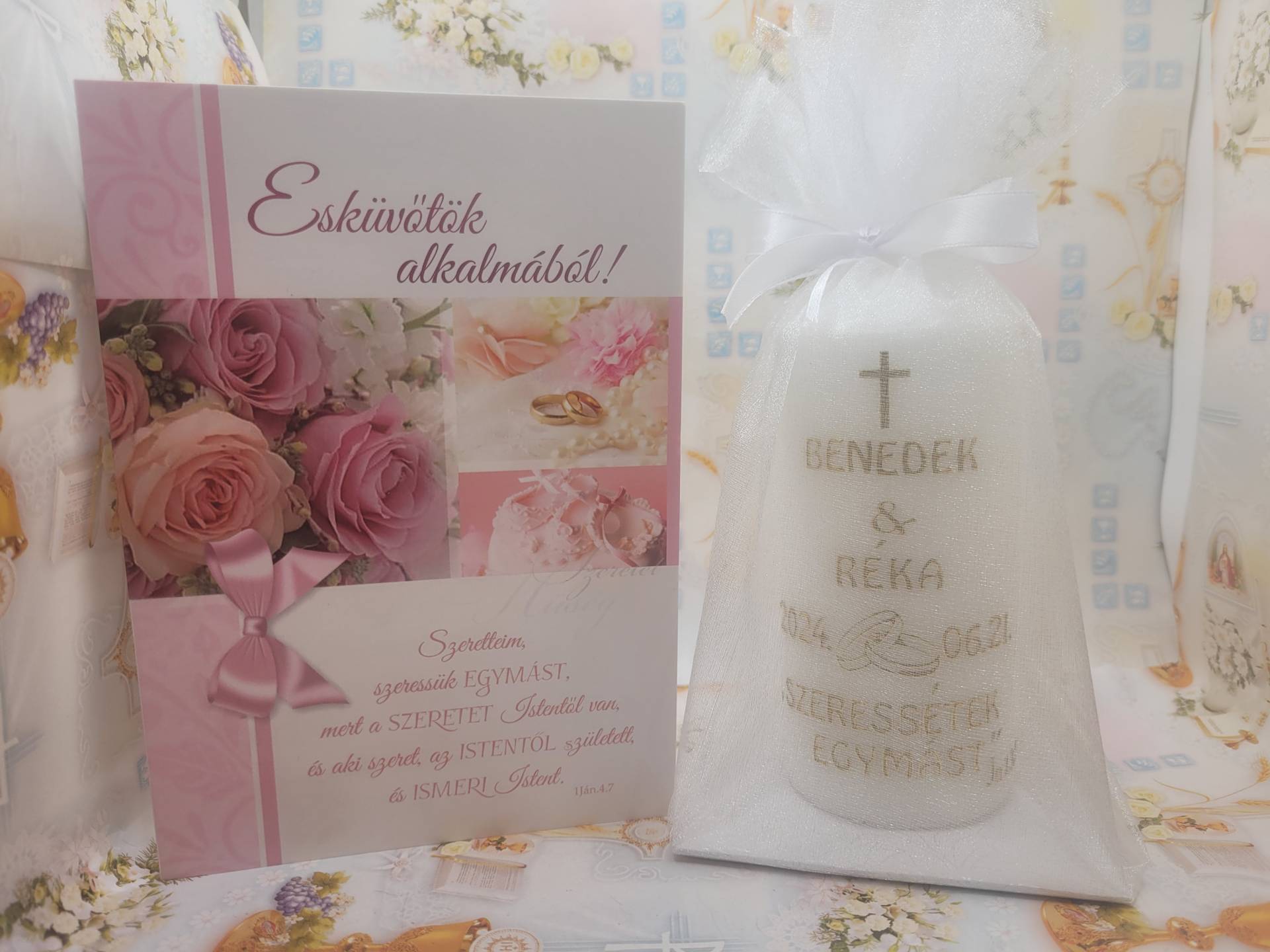 Esküvöre Bibliai idézettel:SZERESSÉTEK EGMÁST! Ajándékgyertya + gratulációs lap 