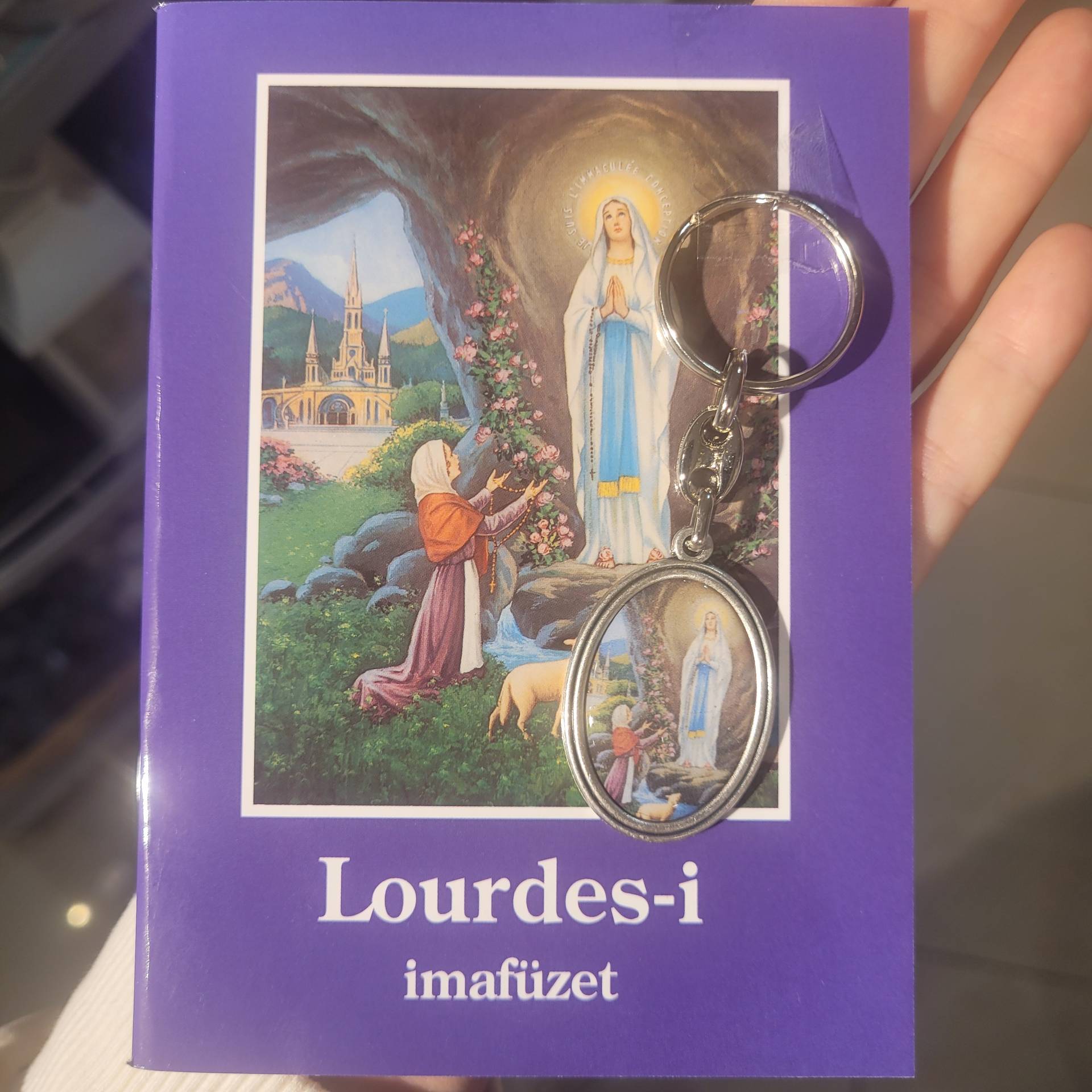 Lourdesi Szűzmária Betegek gyógyítója imafüzet+ kulcstartó 