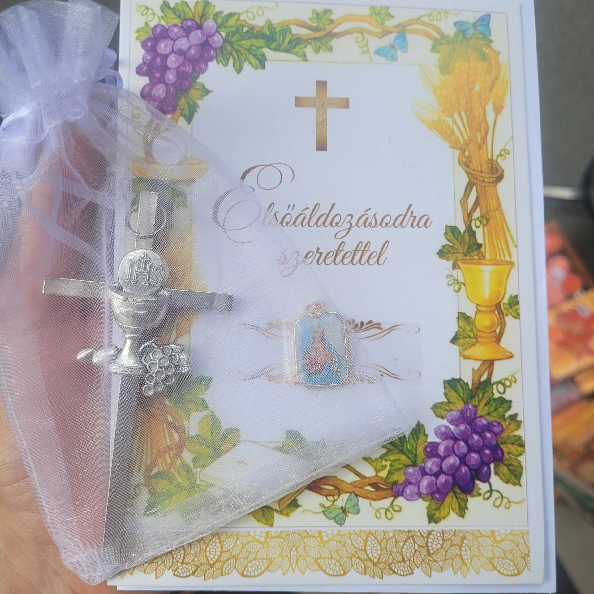 Elsőáldozásra Gratulációs lap Isten szavával+ Elsőáldozási Emlékkereszt tüll zacskóban 