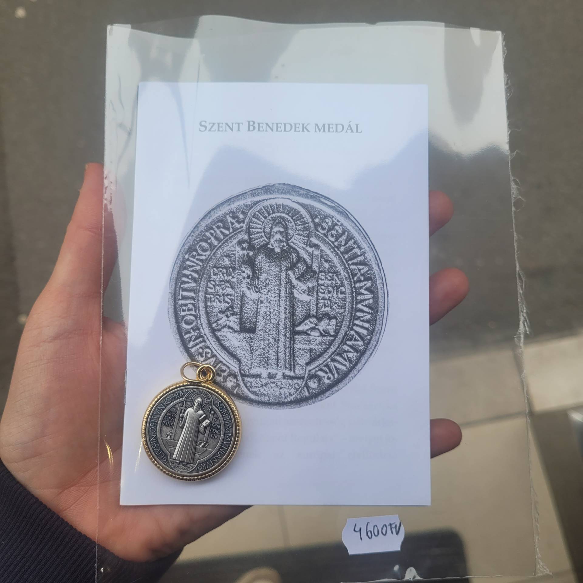Szent Benedekről ismertető füzet+ Érem  MEG kell Áldatni! 