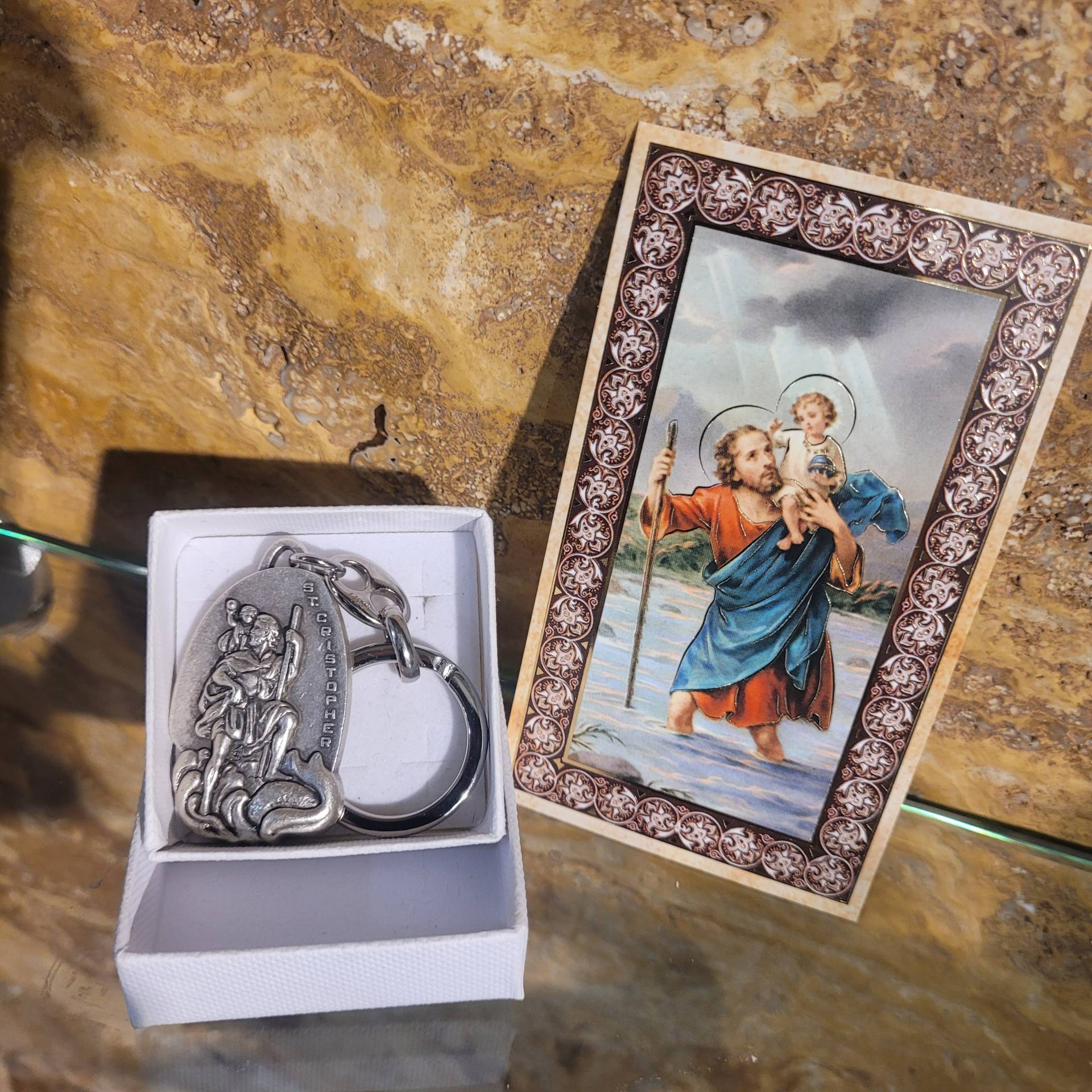 Szent Kristóf Kulcstartó diszdobozban + szentkép imával 