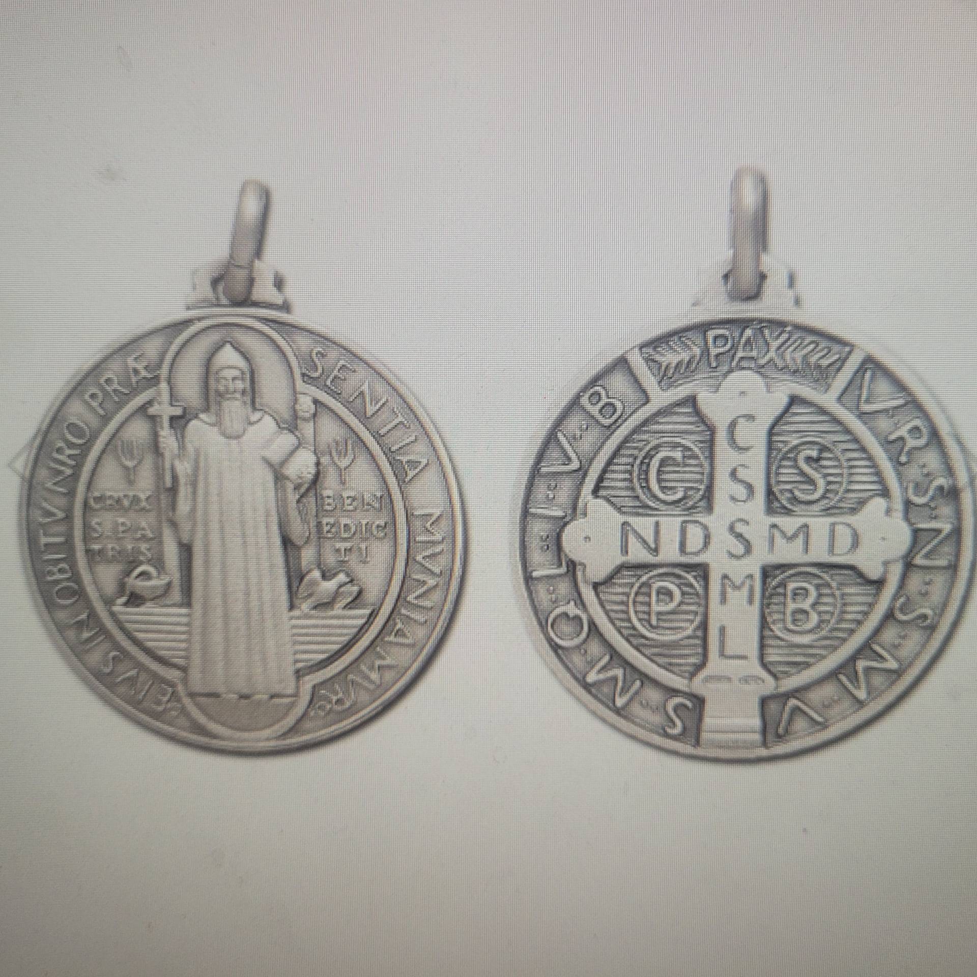 EZÜST SZENT BENEDEK ÉREM 1cm*1cm  /KERESZTELŐRE,ELSŐÁLDOZÁSRA ,BÉRMÁLÁSRA,SZÜLETÉSNAPRA STB.. 