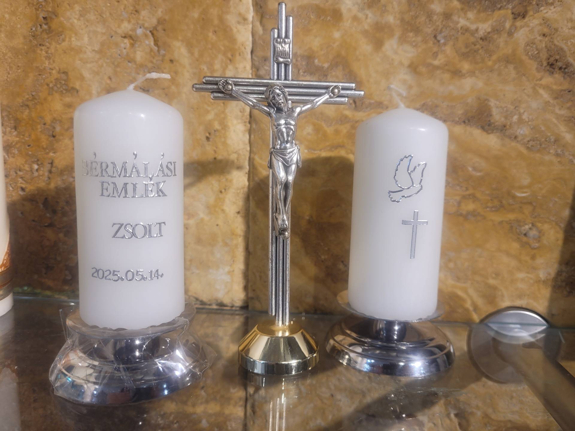 Bérmálásra Feliratozzuk Talpas kereszt 12cm + nikkel gyertyatartó 2db  HÁZI OLTÁR 