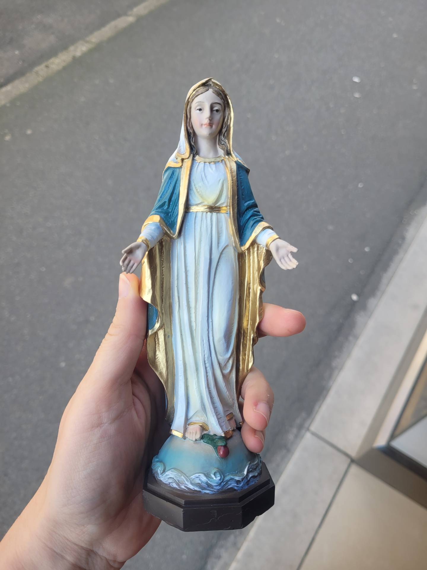 Segitő Szűzanya Szobor 20cm  