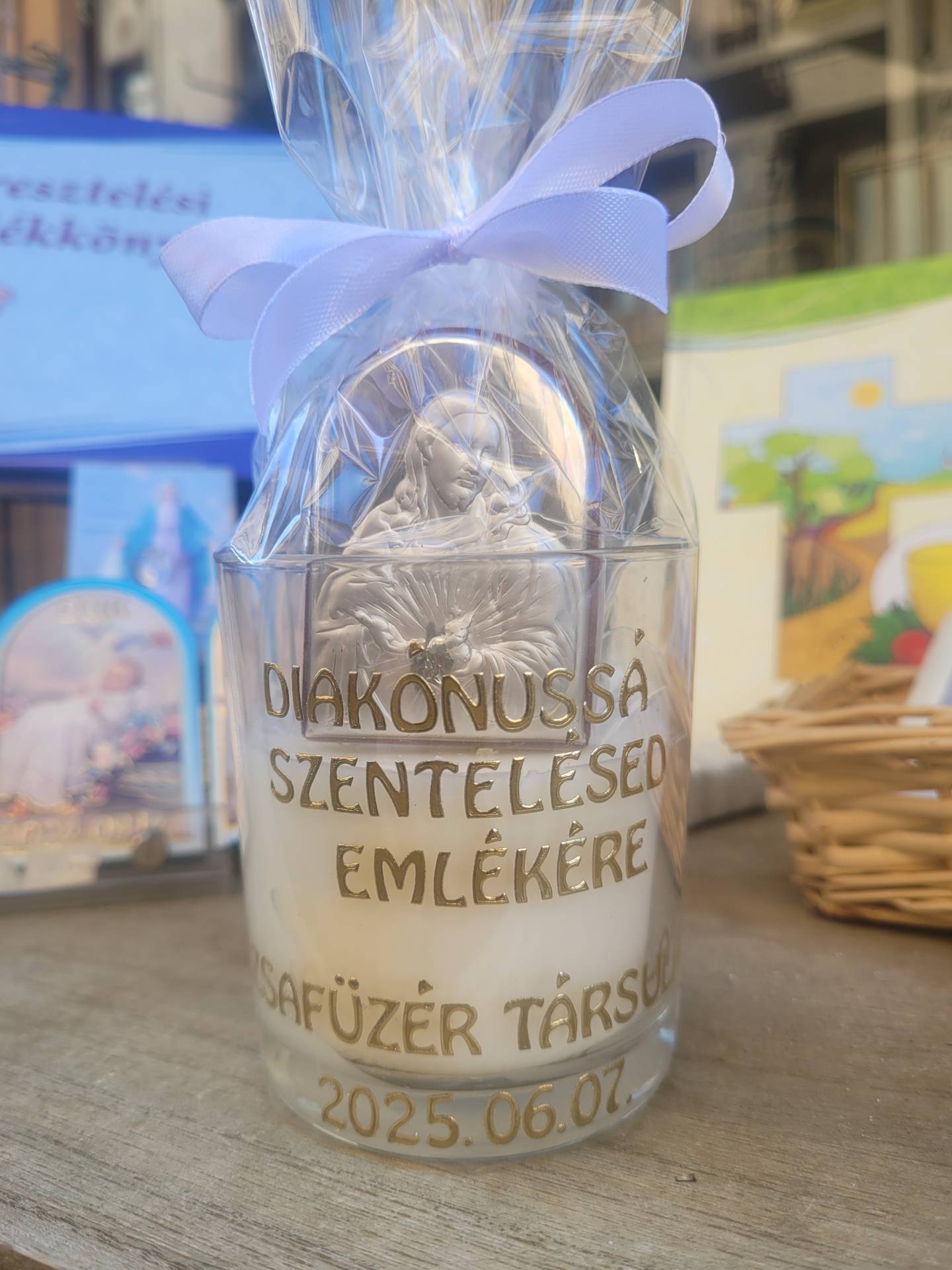 Diakonussá Szentelésre De más  Ünnepi Alkalomra is Elkészitjük ! Üvegpohárban gyertya+Ezüst ikon Jézus szíve! 