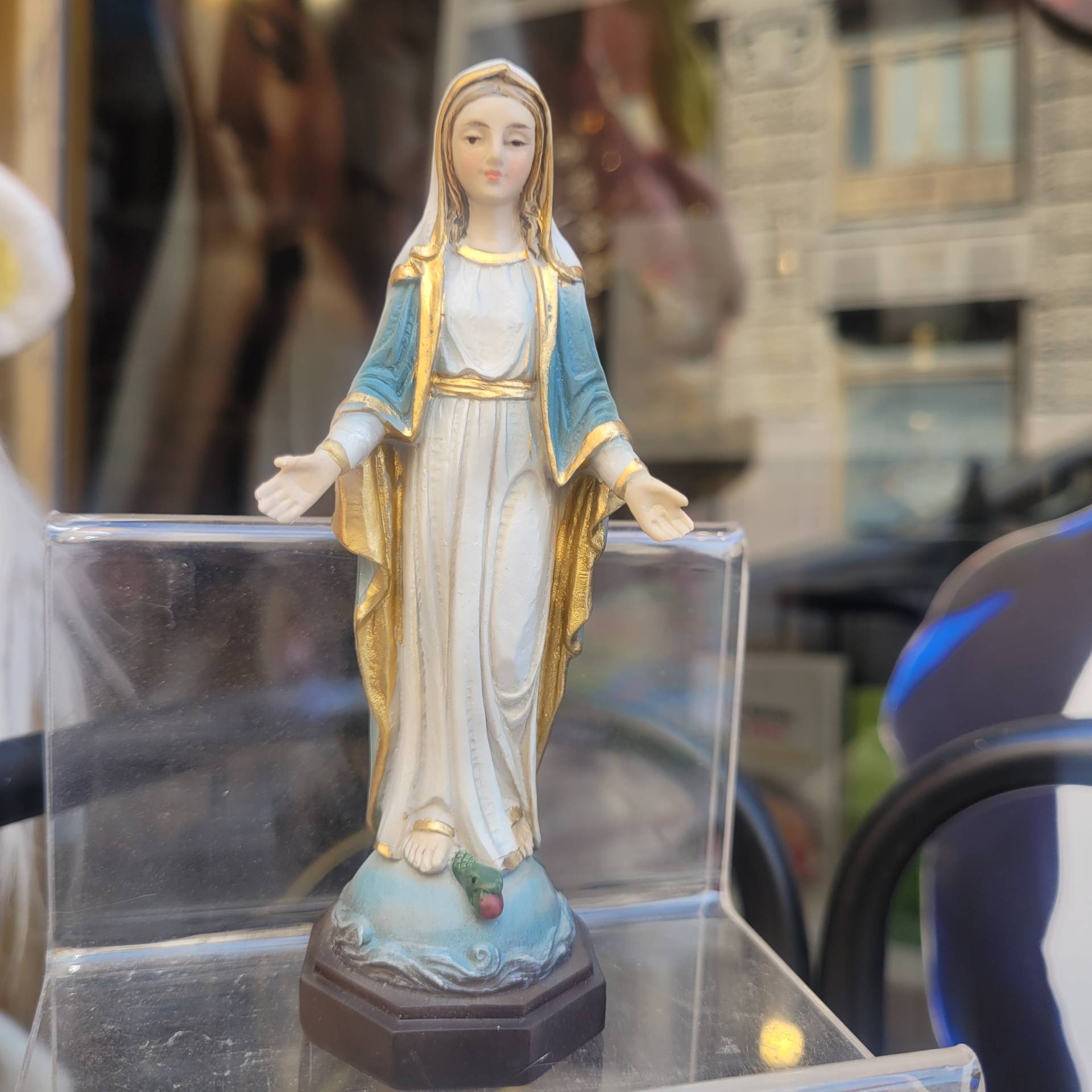 Segitő szűzanya 12cm: BABASZÜLETÉSRE? KERESZTELŐRE, ELSŐÁLDOZÁSRA,BÉRMÁLÁSRA ,BALLAGÁSRA..AJÁNDÉKBA AJÁNLOMSTB 