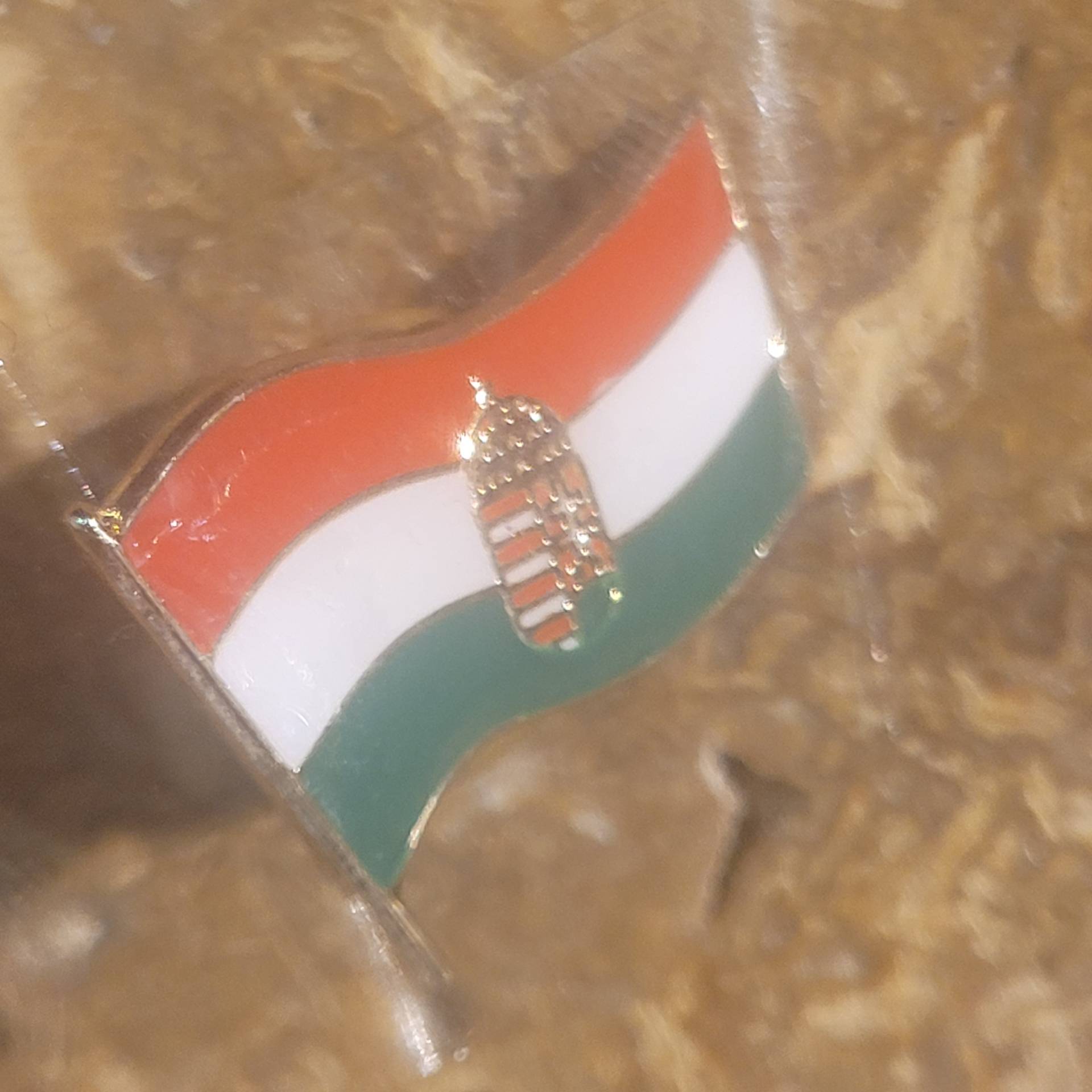 KITÜZŐ   MAGYARORSZÁG SZENT KORNÁS !  