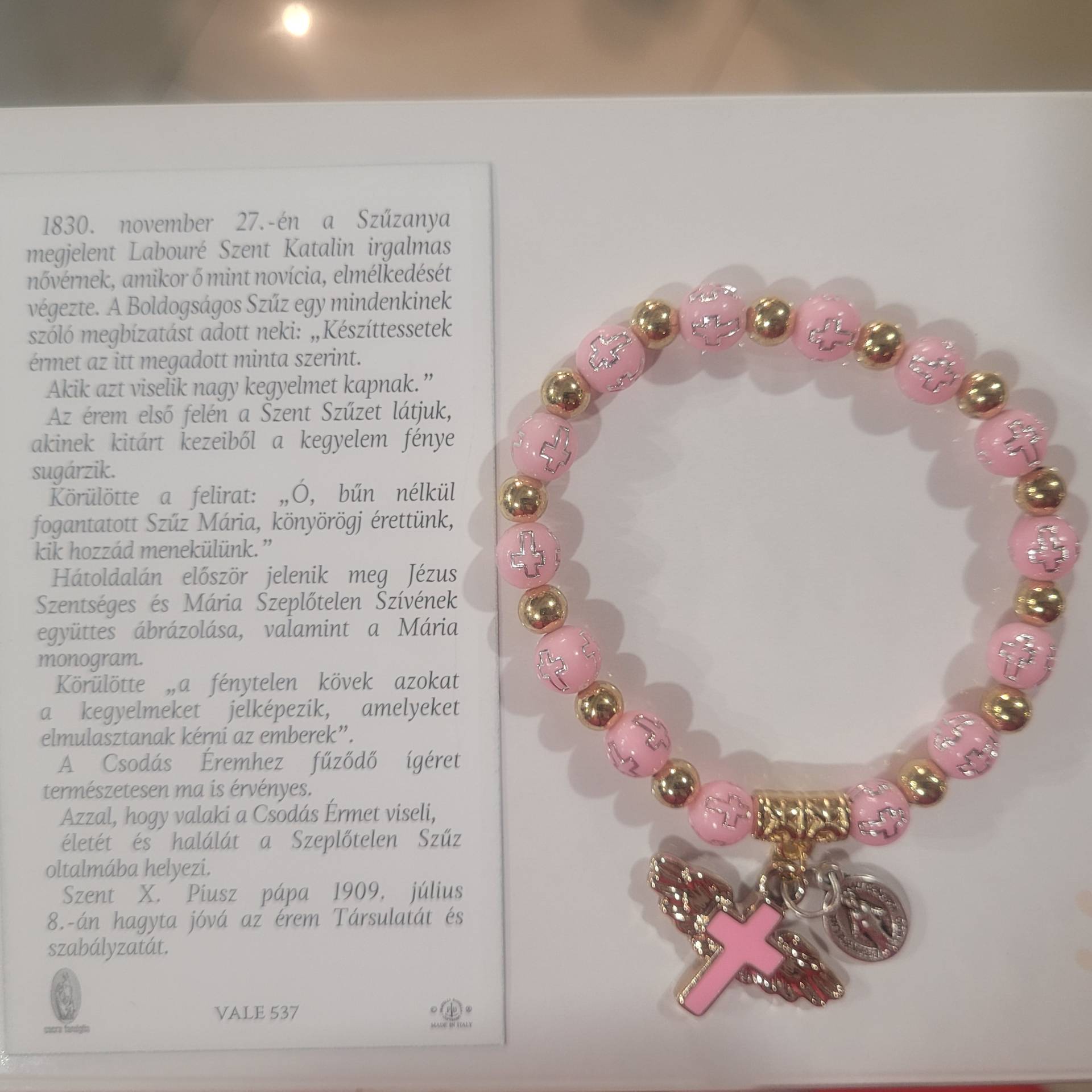 Normál méretű gumis karkötő Kereszttel+ Őrangyal+ Szűzanyaéremmel+ Napi ima a szentképen 