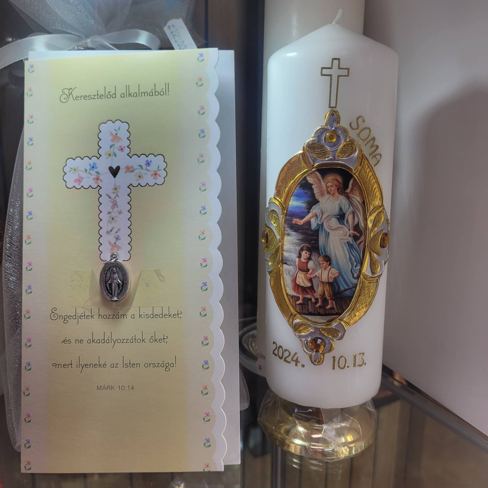Őrangyalos Ajándékgyertya,BABASZÜLETÉSRE,KERESZTELŐRE,SZÜLETÉSNAPRA IS ELKÉSZÍTJÜK GYEREKEKNEK.+ Réztartó + Gratulációs lap Alkalomhoz illően! 